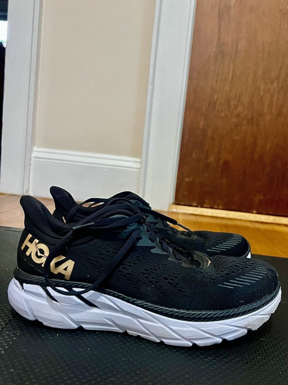 Hoka Clifton 7 Women’s Size 9.5B